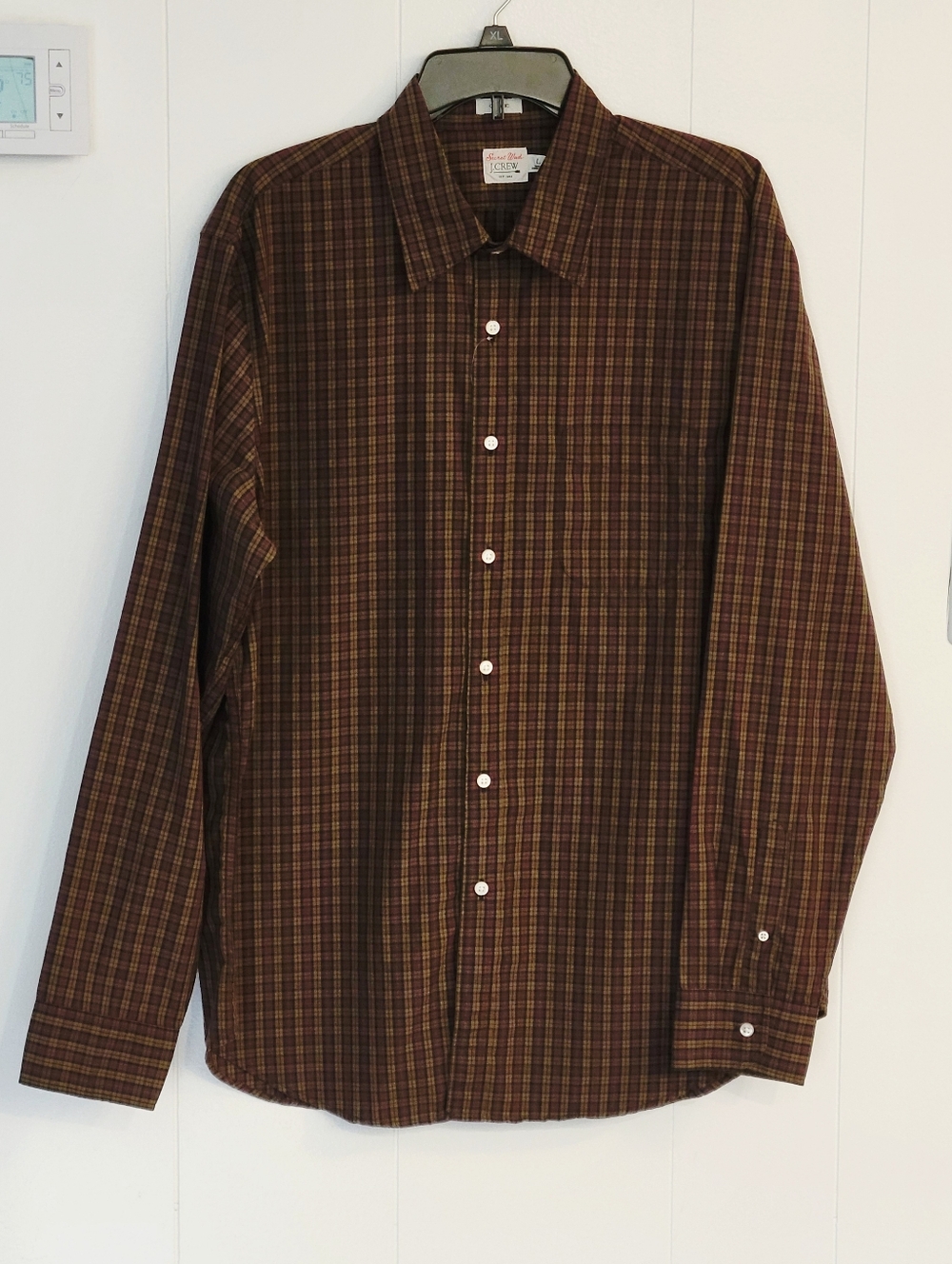 Men's Brown Plaid Long-Sleeve Button-Up Shirt